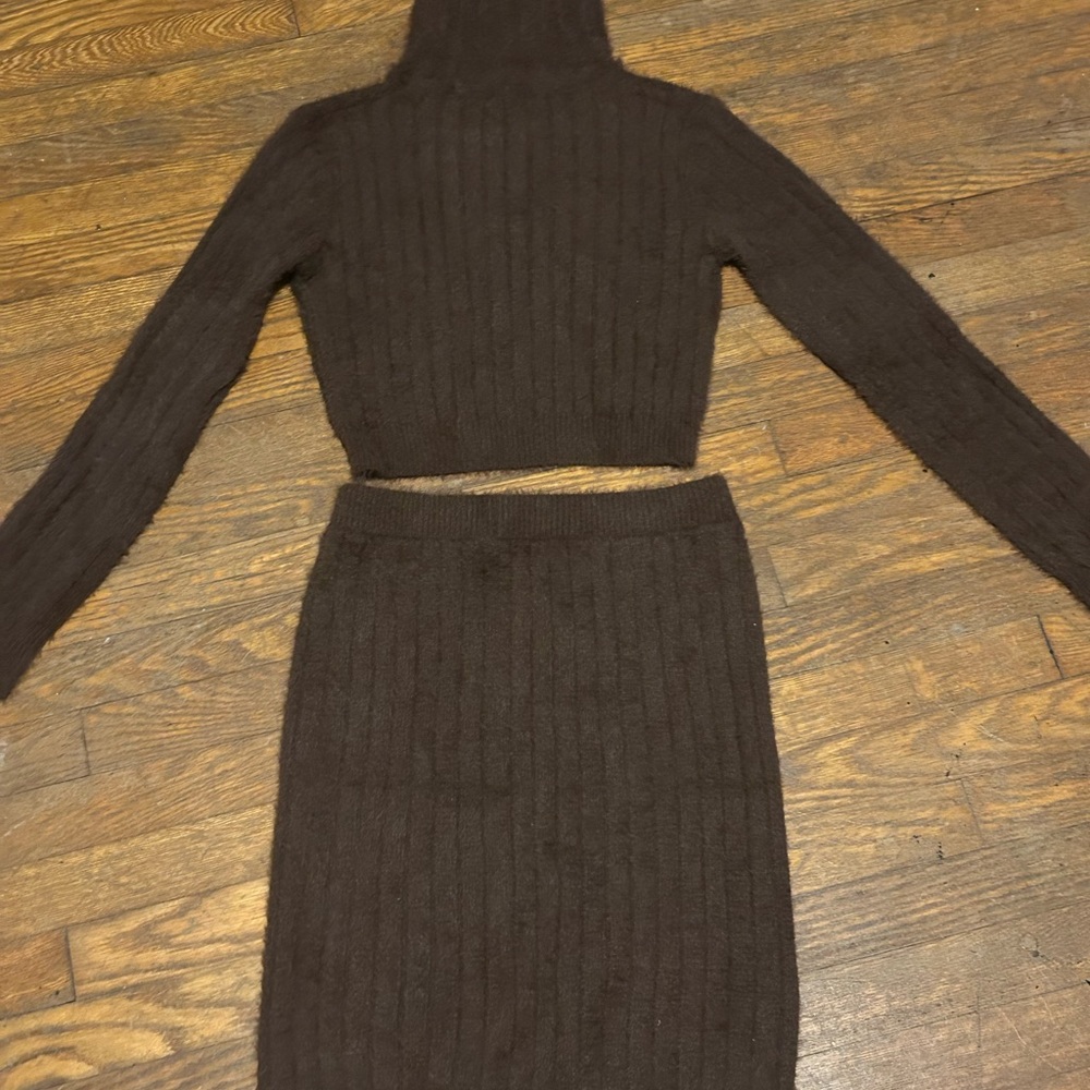 Haute Monde Two Piece Skirt/Turtleneck